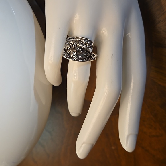 Spoon Ring Sunflower and Hummingbird Design Adjustable Ring Antique Silver Color - Picture 5 of 8